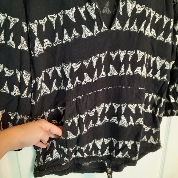 RVCA Hooded Shark Tooth Top, Size Small, Black + White - Picture 3 of 10
